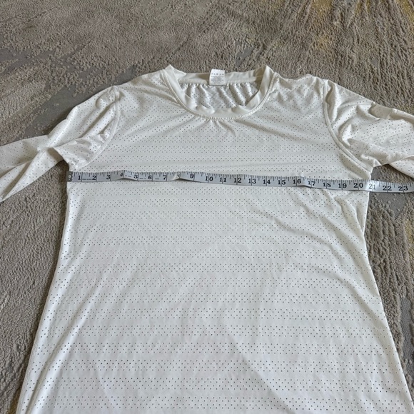 Zyia Active Chill White Perforated Long Sleeve Round Neck Athletic top XXL - Picture 3 of 6